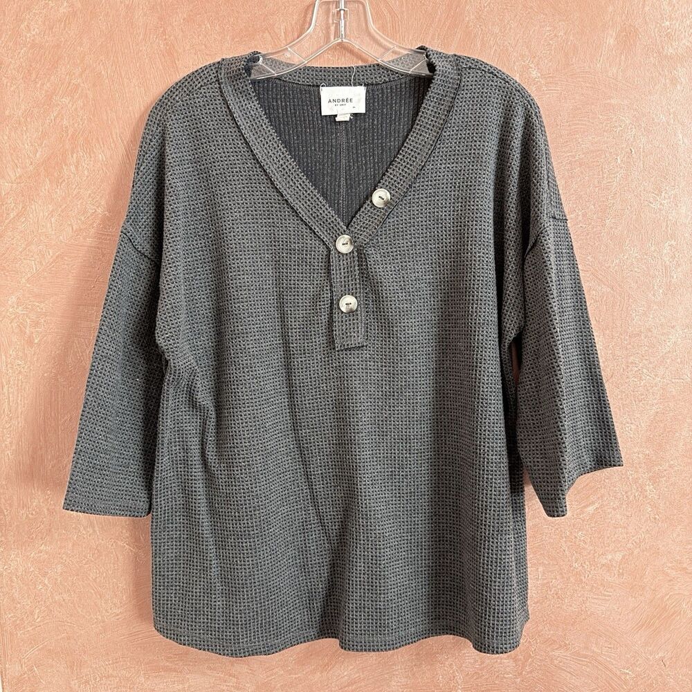 Andree By Unit Women's Gray Waffle 3/4 Sleeve Henley Shirt Size Med NWT